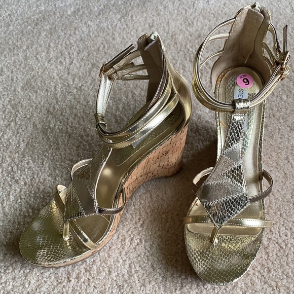 Steve Madden Metallic Gold Platform Wedge Sandal 9 - Picture 2 of 13